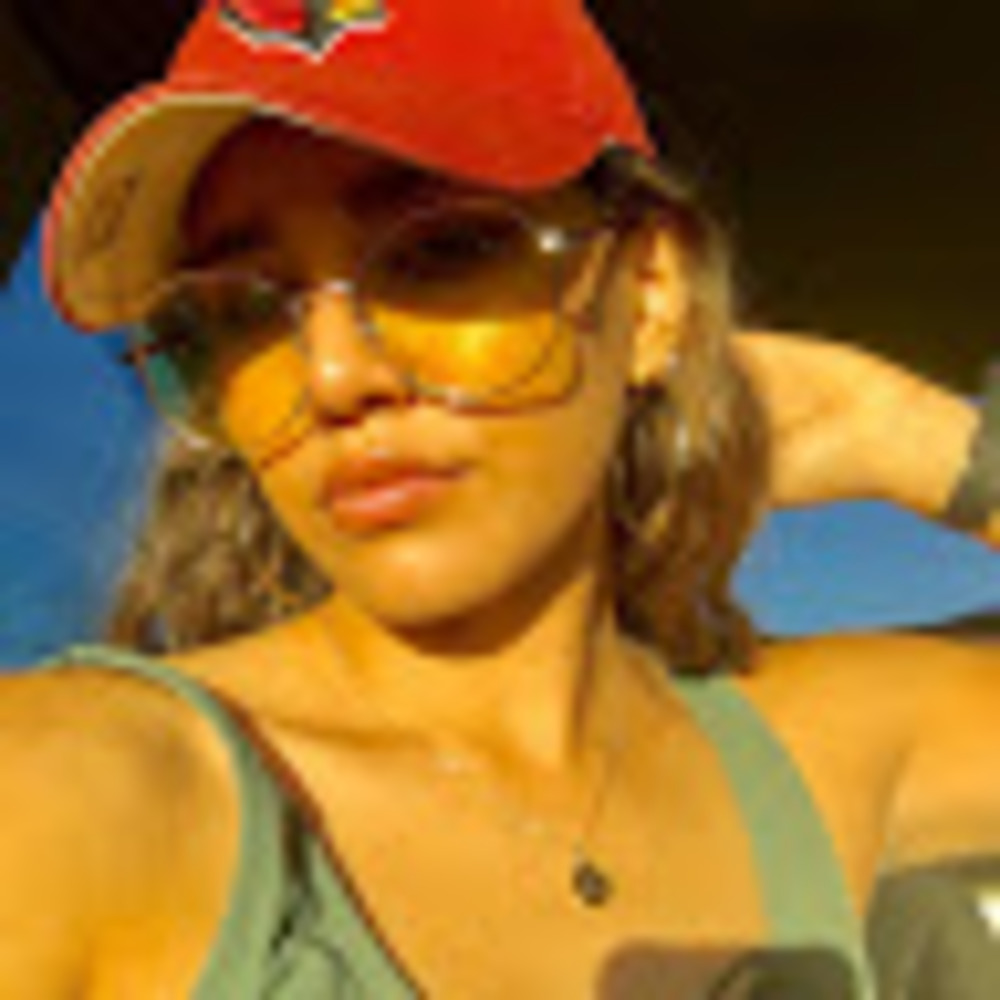 Meet your Posher, Camila